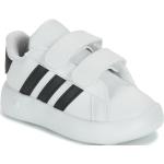 Przecenione Białe Niskie sneakersy dla dzieci marki adidas Court w rozmiarze 23 - wysokość obcasa do 3cm 