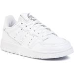 Przecenione Białe Niskie sneakersy damskie z gładkiej skóry marki adidas w rozmiarze 28 
