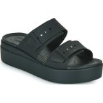 Przecenione Czarne Sandały damskie na lato marki Crocs w rozmiarze 39 - wysokość obcasa od 5cm do 7cm 