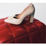 Beżowe Czółenka skórzane damskie - rodzaj noska: Szpiczasty eleganckie z gładkiej skóry marki Gino Rossi w rozmiarze 40 