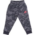 Szare Spodnie dziecięce dresowe dla chłopców polarowe marki Nike 