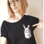 Czarne Koszulki oversize damskie z motywem królików bawełniane marki One Mug A Day 
