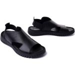 Czarne Sandały skórzane damskie na lato marki Manitu w rozmiarze 39 