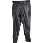Czarne Spodnie sportowe woskowane w stylu vintage nylonowe marki Prada w rozmiarze S 
