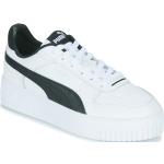 Przecenione Białe Niskie sneakersy damskie marki Puma Carina w rozmiarze 36 - wysokość obcasa od 3cm do 5cm 