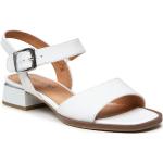 Przecenione Białe Sandały skórzane damskie z gładkiej skóry na lato marki Caprice w rozmiarze 38 