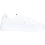 Białe Sneakersy damskie na wiosnę marki Lacoste w rozmiarze 40 
