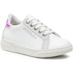 Przecenione Białe Sneakersy damskie marki Guess w rozmiarze 32 