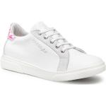 Przecenione Białe Sneakersy damskie marki Guess w rozmiarze 36 