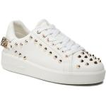 Przecenione Białe Sneakersy damskie marki Guess w rozmiarze 40 