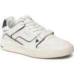 Przecenione Białe Niskie sneakersy męskie z gładkiej skóry marki Guess w rozmiarze 42 