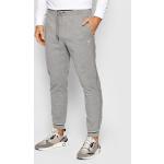 Przecenione Szare Spodnie dresowe męskie rurki marki Guess w rozmiarze L 