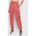 Przecenione Różowe Spodnie dresowe damskie sportowe marki Puma w rozmiarze M 