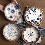 Wielokolorowe Talerze płytkie o średnicy 10 cm z motywem kwiatów - 4 sztuki w nowoczesnym stylu ceramiczne japońskie 